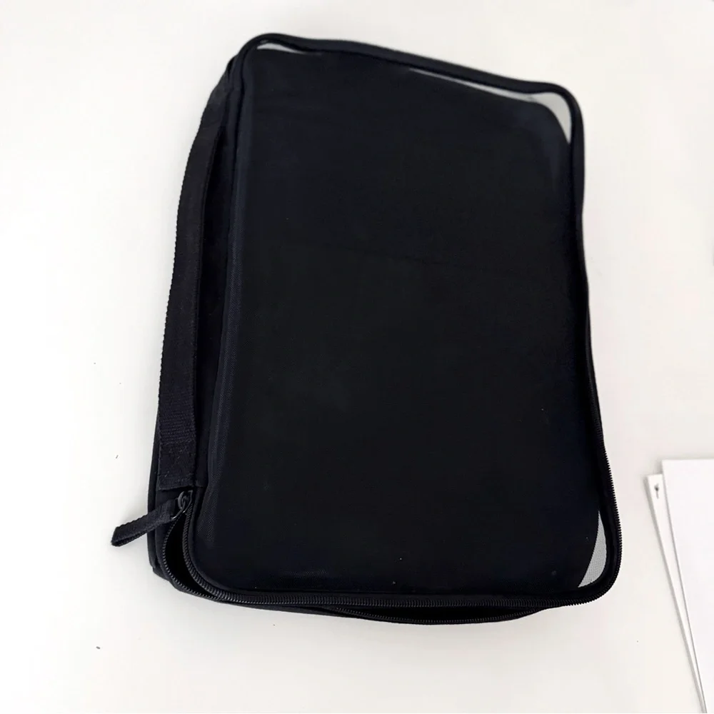 Black Lightweight Expandable Laptop Bag for 15